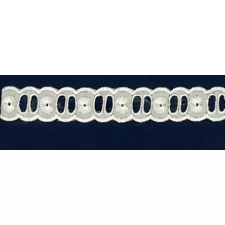 Madeira csipke 25 mm közép, átfűzős szalag, a fűzhető rész 10 mm ,  Kód: 430 (9 yard)