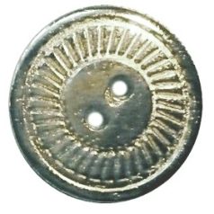   Fémgomb 2 lyukas, ezüst színű,  28-as (17,28 mm) 10 db-tól