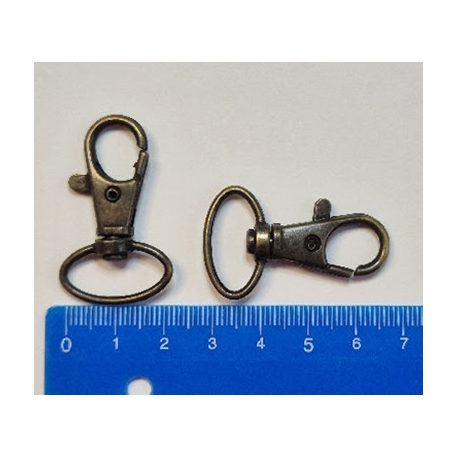 Karabiner 20 mm-es bújtatóval, ezüst vagy anitik színű.   (25 db) 