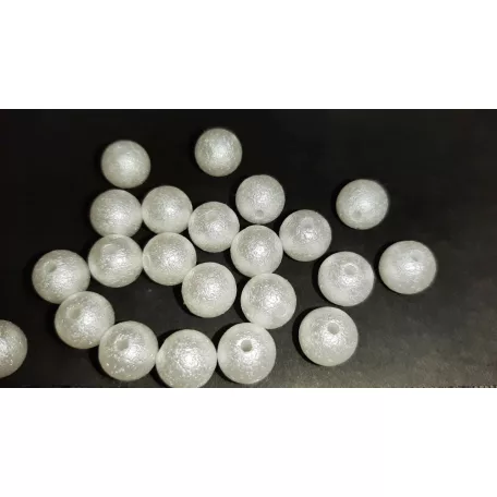 Rusztikus felületű, fehér színű, 10 mm-es fűzhető gyöngy. Furat: 1 mm.  25 db/csomag