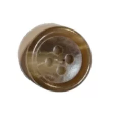   Mellénygomb vagy  ujjagomb,  közép barna színű, peremes 24-es (15 mm) 4 lyukú, 100 db / csomag. (12) 