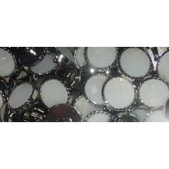   Kardigán gomb 13mm-es, ezüst foglalatban fehér,  ekrü (gyöngyház) és fekete színekben.   10 db -tól