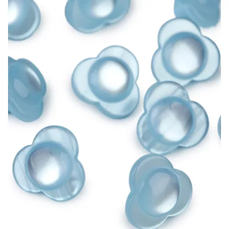 Gyöngyház fényű gomb virág alakú 14 mm -es alul varrós, 200 db /csomag. Világoskék színben. (4)