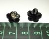 Divatgomb kis virág alakú, fekete, csillogó fekete göbökkel, hátul varró, 20-as ( 12 mm), 40 Ft/db Divatgomb kis virág alakú, fekete, csillogó fekete göbökkel, hátul varró, 20-as ( 12 mm), 40 Ft/db