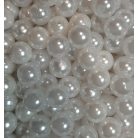 Tekla gyöngy 12 mm fehér vagy ekrü színben, fűzhető, 1,5 mm furattal.  30 db /csomag