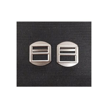 Mellény vagy nadrágcsat bújtató  20 mm fém, ezüst színű. 25 db/cs