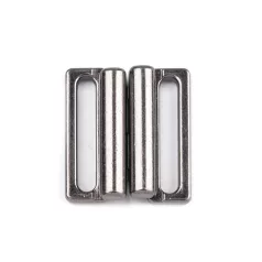   Fürdőruha csat 20 mm, Több színben.  Bújtató méret 20 mm, rozsdamentes.  10 db/csomag. Fürdőruha kellék. 21 x 24 mm
