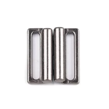 Fürdőruha csat 20 mm, Több színben.  Bújtató méret 20 mm, rozsdamentes.  10 db/csomag. Fürdőruha kellék. 21 x 24 mm