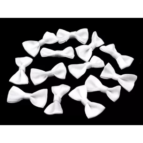Masni fehér szatén szalagból. Méret 25 mm x 12 mm   20 db/csomag