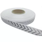 Dekorációs szalag fehér alapon ezüst lurex mintával 15 mm 25 méter / orsó. E.rősített széllel