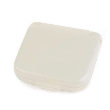 Uti varrókészlet tokban, praktikus szétnyitható. Méretek: 6,8 x 7 cm.  Praktikus tartalommal!