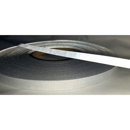 Varrható fényvisszaverő szalag 15 mm ezüst színű felvarrható csík.  5 méter/kiszerelés