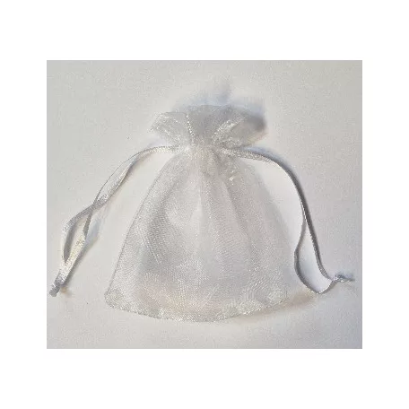 Fehér organza zsák 9 x 11 cm, kisebb ajándékoknak. 10 db/csomag. Vendég ajándékok csomagolásához is.