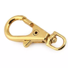   Karabiner 4 mm bújtatóval arany színben 50 db/csomag . Forgós karabiner kicsi. Rozsdamentes. 